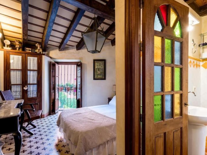Historic House In The City Center Seville Exterior photo